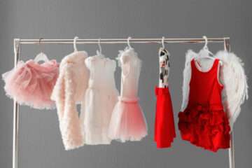 Cum să păstrezi rochitele fetiței tale în cea mai bună formă și să le prelungești durata de viață