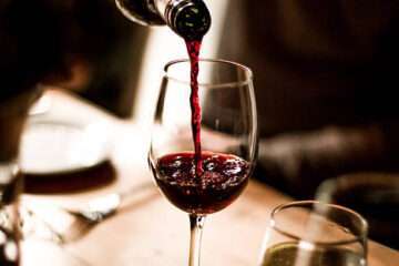 Vinuri roșii celebre: De la Bordeaux la Napa Valley