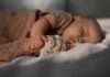 8 idei inteligente pentru a îmbunătăți somnul bebelușului